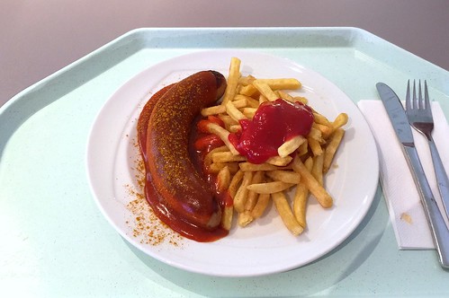 Weiße Currywurst mit Pommes Frites / White curried sausage with french fries