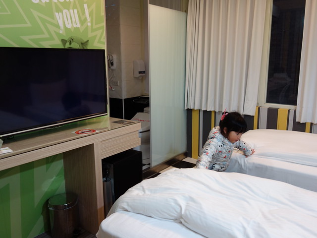 房間非常小，走道窄窄的@清翼居童話館，近台北車站的住宿選擇