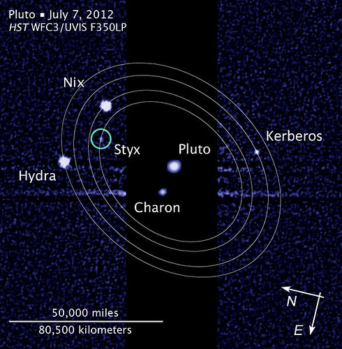 Pluto_moon_discovery_with_moons'_orbits