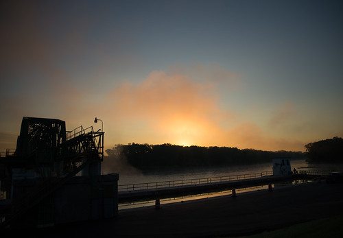 morning orange mist fog sunrise horizon schenectady mohawkriver lock8