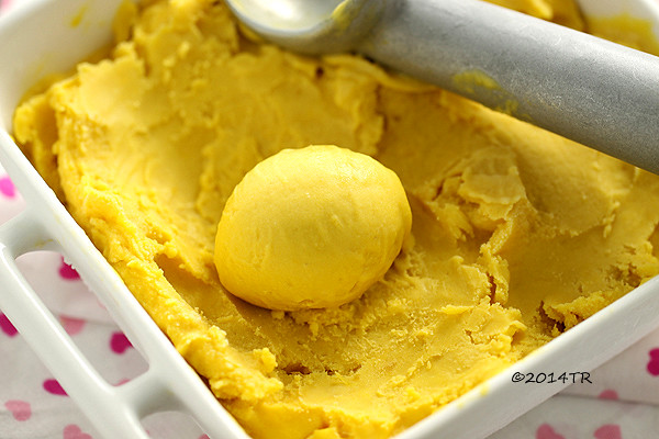 用煉乳做冰淇淋×芒果冰淇淋（免攪拌、免冰淇淋機） -20141003