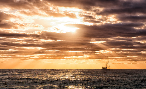 clouds sailboat boat nikon df sailing australia queensland sunburst sunshinecoast mooloolaba sunbeams godrays buddina kawana southeastqueensland pointcartwright