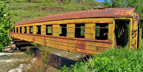 georgia landscape graffiti rust diliska paravaniriver traincarbridge