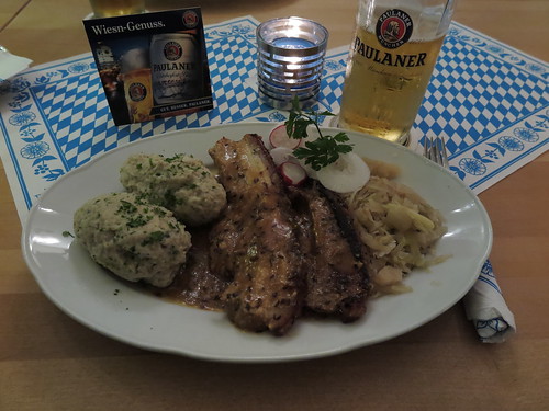 Kümmelbraten mit bayerisch Kraut und Semmelknödeln (Alte Gaststätte Holling)