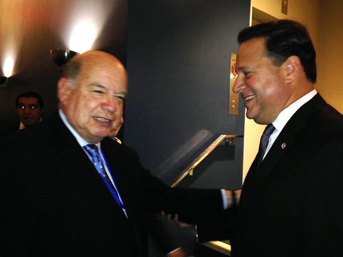 Secretario General de la OEA saluda al Presidente de Panamá