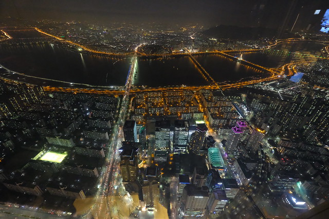 【韓國景點】2017首爾最新地標～4/3開幕的Seoul Sky樂天世界塔！118層世界最高透明觀景台、世界最長傳輸距離、世界最快雙層電梯，來這直接達成三項世界紀錄！(內有門票交通資訊+瞭望台夜景炸圖照喔） @強生與小吠的Hyper人蔘~