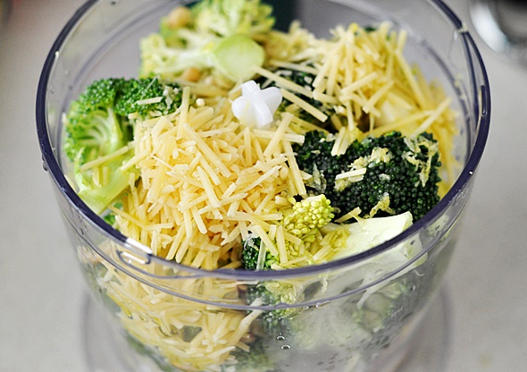 Broccoli Pesto Pasta | www.fussfreecooking.com