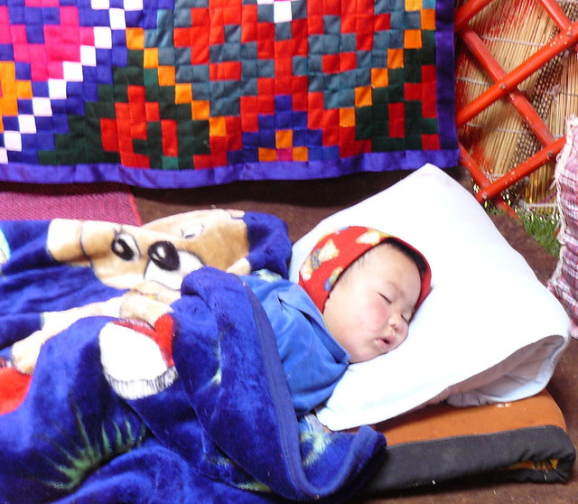 Un bébé Kyrgyz