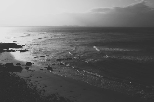 australia byronbay sunset dusk newsouthwales view ocean sea surf surfer waves swell fuji radlab 2008 travel backpacker lifeofswebb blackandwhite mono landscape seascape wategosbeach littlewategos