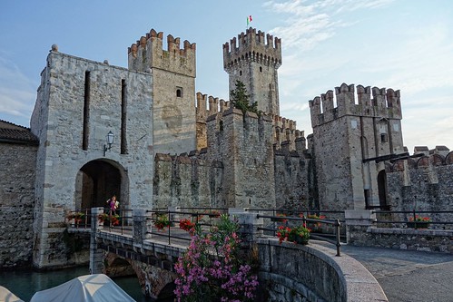 italy castle sirmione lakegarda lombardy castelloscaligero