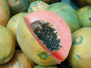 Picture of sliced papaya fruit