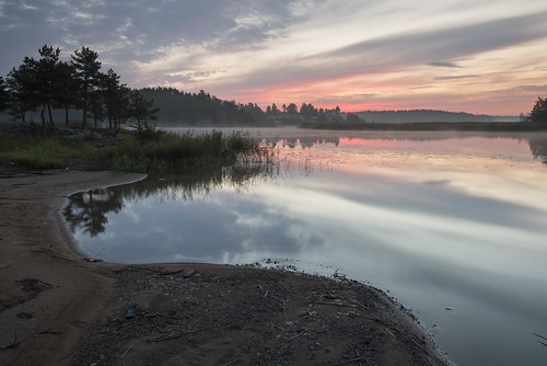 morning autumn trees mist lake seascape reflection fall beach water fog clouds sunrise reflections landscape dawn early sand nikon quiet sweden outdoor relaxing calm september karlstad mature mirrored fx curved grad tranquil vr vänern höst d800 dimma värmland 2014 1635 1635mm lakescape gnd skutberget leefilters davidolsson 06hard 1635vr