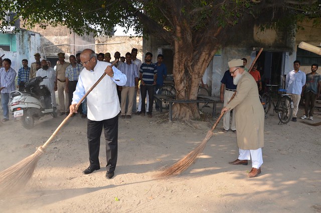 AMU Pro-Vice Chancellor initiated the Swachh Bharat Abhiyan at the Electricity Department.