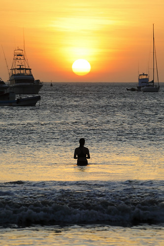 san juan del sur nicaragua beach town sunset late light ocean pacific orange yellow central america sanjuandelsur playa surf