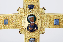 Závišův kříž aneb Rubíny, smaragdy i ostatky dřeva z Kristova kříže