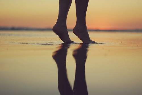 ocean sunset reflection feet beach water sand nikon elsalvador noellebuske noellebuskephotography
